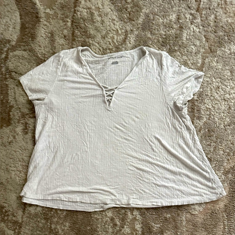 American Eagle - white tee